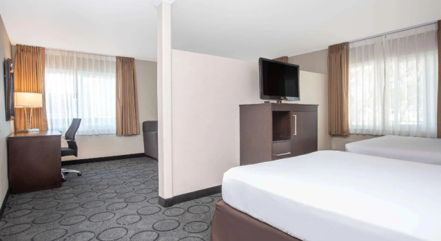 Четырёхместный Studio Suite Baymont by Wyndham San Diego Downtown