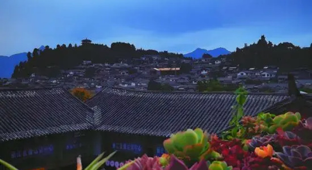 Shixu Meisu Whole House Smart Hotel (the Old Town of Lijiang Bailong Plaza Store), Забронировать Отель Лицзян Юньнань, рядом с Улица Сквер-стрит Древнего города Даянь