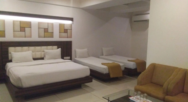 Люкс Srinidhi Grand Inn