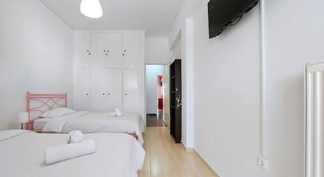Cholargos a Spacious 2BR apartment, Забронировать Апартаменты/квартира Афины Острова Саронического залива - Аттика, рядом с Этники Амина
