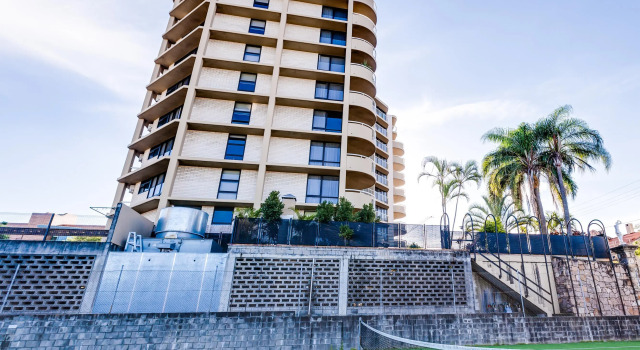 Central Hillcrest Apartment Hotel