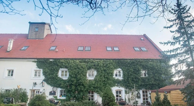 Четырёхместный семейный номер Standard с видом на сад Auberge de Provence