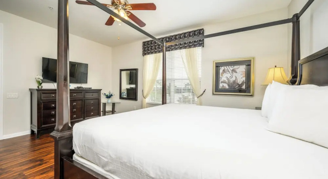 Номер Premium Epic Universe Premium Lake View Condo, Vista Cay - 1002
