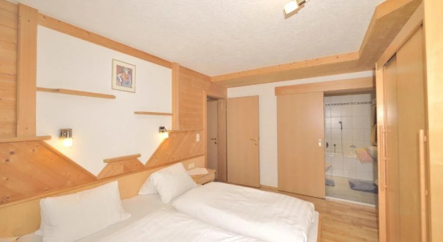 Haus Rali, Забронировать Отель Отели Санкт-Антон-ам-Арльберг с парковкой, рядом с Train Station Sankt Anton am Arlberg, Парковка