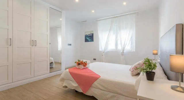 Luxe Vista Histórico 5 Rooms 4 Baños, Забронировать Отель Отели Херес-де-ла-Фронтера с парковкой, рядом с Винотека Гонсалес Байасс, Парковка