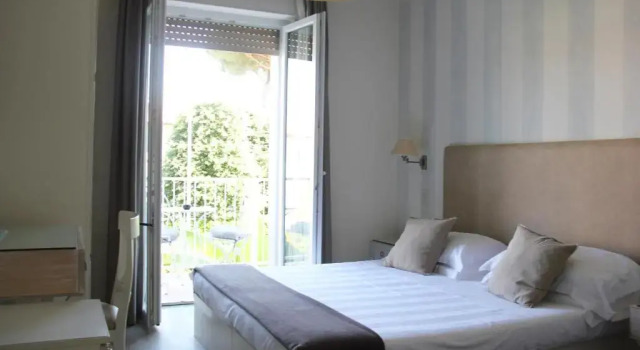 Трёхместный номер с балконом Hotel Bijou
