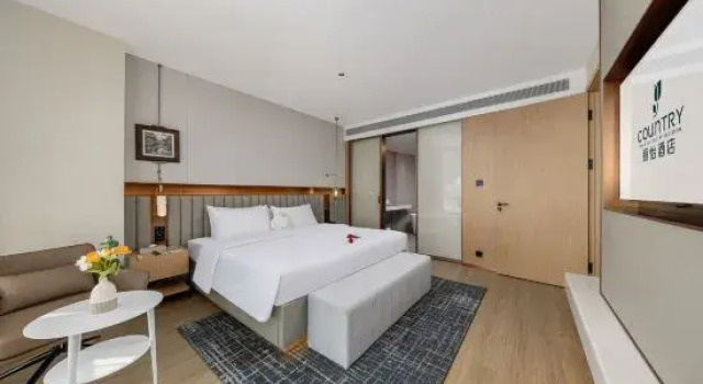 Люкс Country Inn & Suites by Radisson Hotel (Nanchang West Railway Station Guotizhongxin Subway Station)