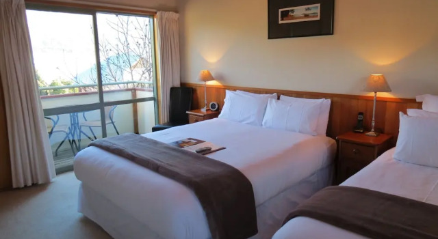 Трёхместный номер Standard с балконом Te Wanaka Lodge