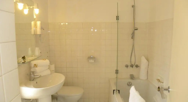 Трёхместный номер Standard с видом на окрестности Anglade Hotel