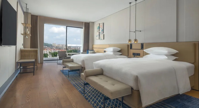 Четырёхместный номер Superior с видом на город Four Points by Sheraton Yangjiang City Center