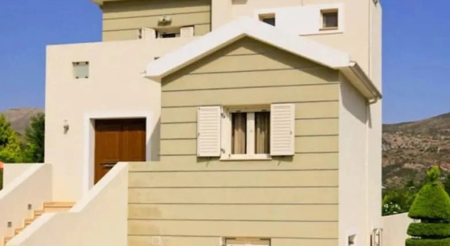 Коттедж с балконом Villa Semeli