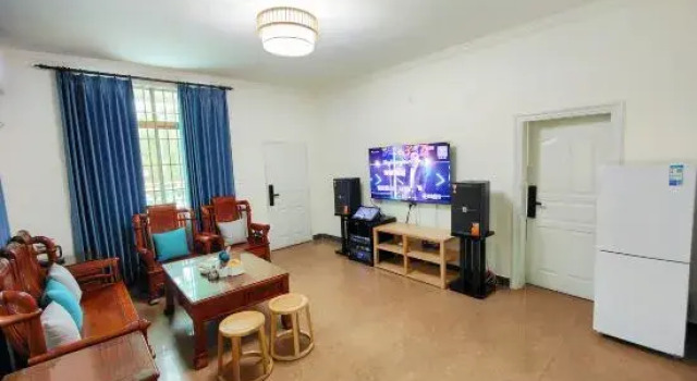 Кровать в общем номере с 6 комнатами Wuchuan Haishang Renjia Apartment