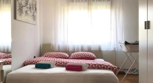 Slatka sobica za dvoje sa upotrebom zajednicke kuhinje i kupaonice