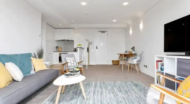 Bright 1 Bedroom Beauty with Balcony Zodiak Stays, Забронировать Дом для отпуска Виллы Окленда, Вилла