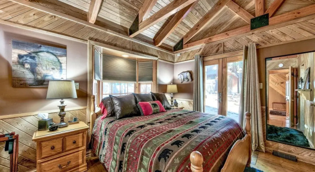 2556h Lazy Bear's Den 2 Bedroom Cottage by RedAwning