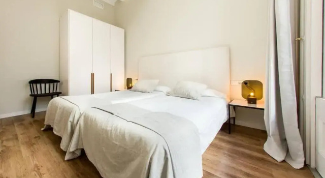 Bright and modern 4bedroom with terrace in Las Ramblas P2, Забронировать Отель Барселона провинция Барселона, рядом с Приход Св. Августина
