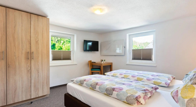 Lovely Holiday Home in Hüttau near Salzburg Airport, Rezerwuj Hotel Hotele w Salzburg z parkingiem, Parking