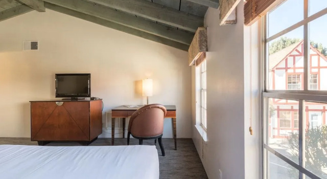 Royal Copenhagen Inn, Забронировать Мини-отель Солванг Santa Ynez Valley, рядом с Santa Ynez Valley Cottage Hospital