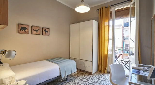 Семейные апартаменты с балконом и с видом на город BeBarceloner Sants Apartments
