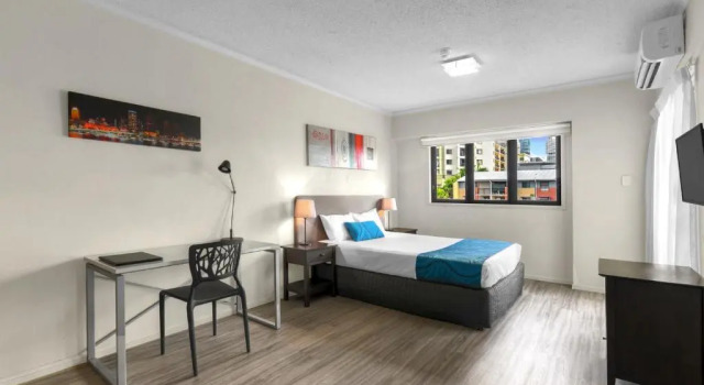 Студия с балконом Central Brunswick Apartment Hotel