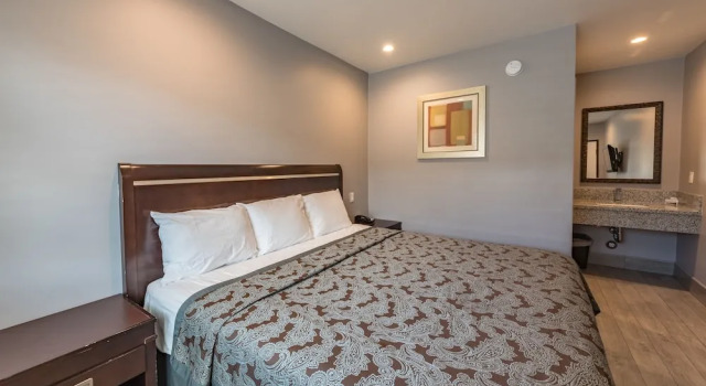 Номер Economy Plaza Inn