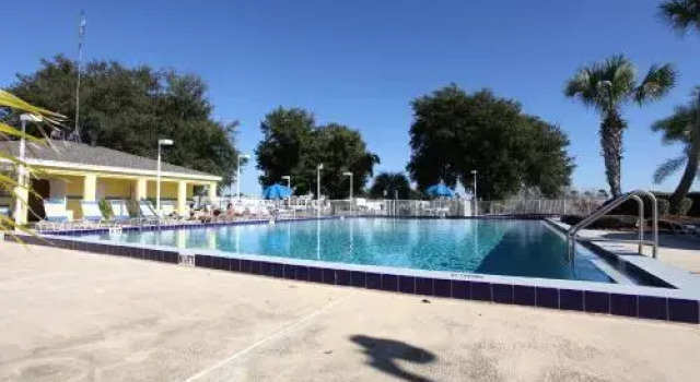 Lake Magic Park Model 15, Buchen Sie Hotel Hotels in Four Corners mit Pool, Schwimmbad