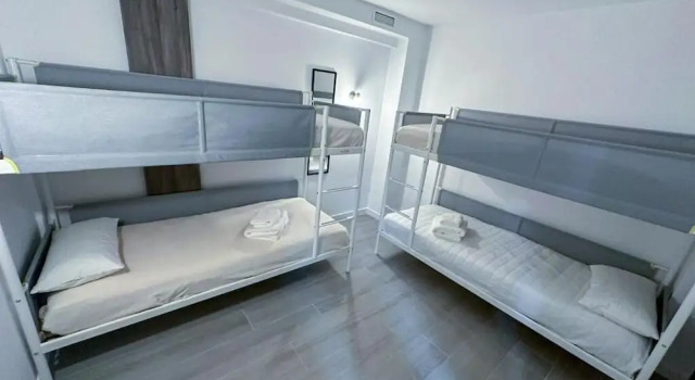 Кровать в общем номере ZUR Boutique Hostel
