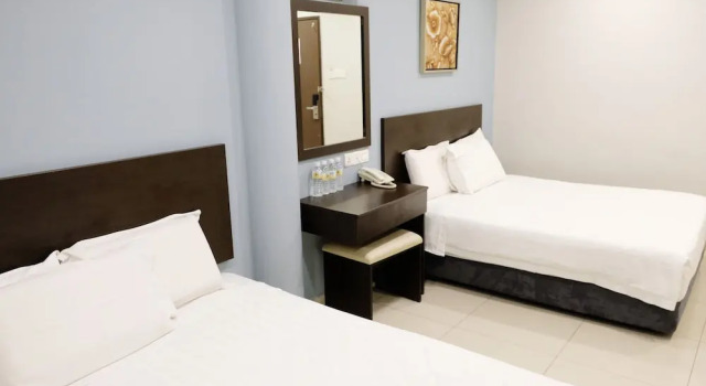 Четырёхместный семейный номер Standard с видом на город De Era Hotel