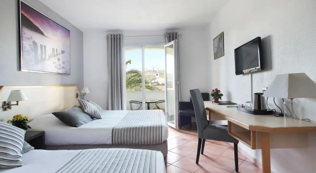 Семейный номер Standard с видом на сад Logis Hôtel Le Rodin