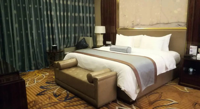 HUALUXE Leshan, Buchen Sie Hotel Leshan Sichuan