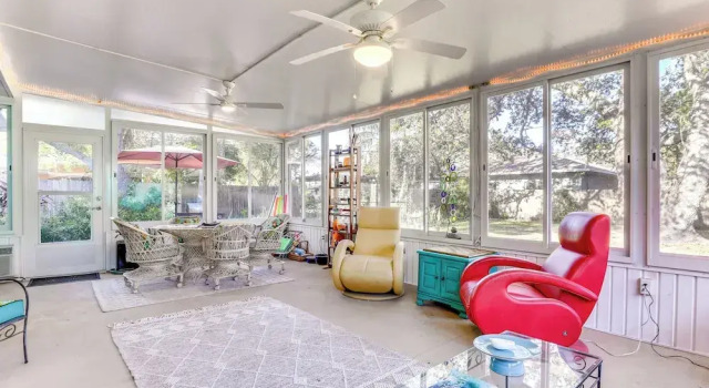 Коттедж Englewood Bungalow 1 Mi to Beach: Pets Welcome