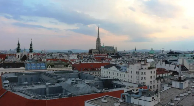 Center Apartment with 360° Rooftop