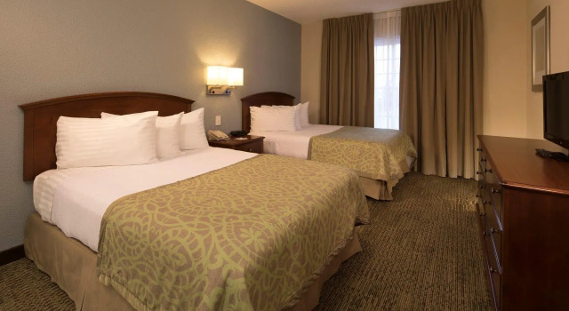 Четырёхместный люкс c 1 комнатой Staybridge Suites Monterrey San Pedro by IHG