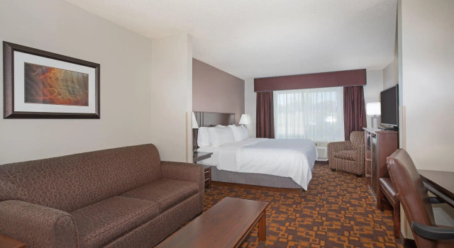 Четырёхместный люкс Holiday Inn Express & Suites Yankton by IHG