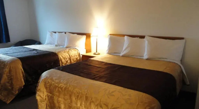 Четырёхместный номер Standard South Hill Motor Inn