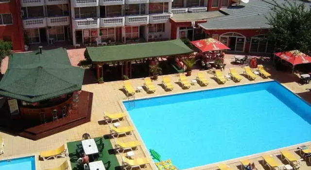 Hotel Polyusi, Забронировать Отель Отели Солнечного берега с бассейном, рядом с Танцевальный клуб Mania, Бассейн