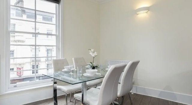 Oxford Street - Bloomsbury Apartment, Забронировать Апартаменты/квартира Камден Лондон, рядом с Театр «Принц Эдуард»
