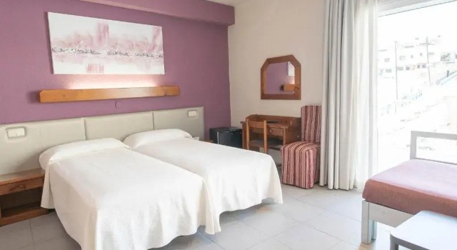Четырёхместный номер Standard с балконом Hotel SAgoita