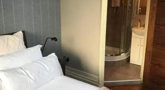 Centre of Dingle Town - Luxury Holiday Apartment, Забронировать Апартаменты/квартира Отели Dingle Peninsula с парковкой, Парковка