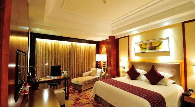 Joyhome Grand Hotel, Rezerwuj Hotel Hotele w Panzhihua z basenem, Basen