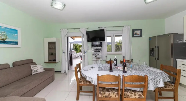 Stunning Home in Poljica With Wifi and 4 Bedrooms, Rezerwuj Hotel Hotele w Split-Dalmatia County z parkingiem, Parking