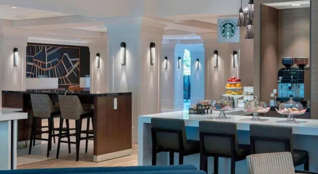 Кровать в общем номере Boston Marriott Peabody