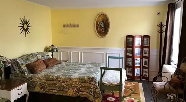 Люкс с балконом Blue Gables Bed and Breakfast