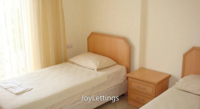 Villa LG12 by JoyLettings