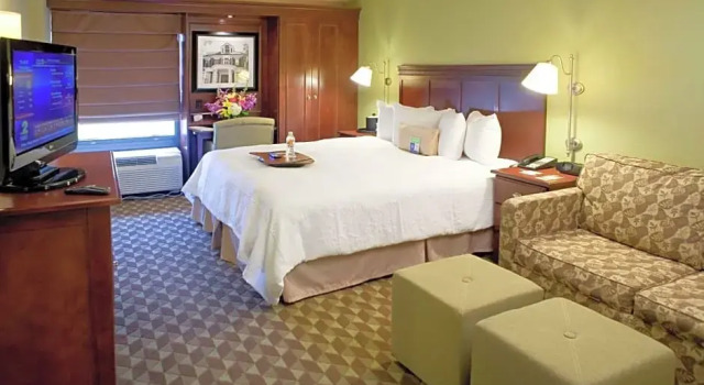 Студия Hampton Inn I-10 & College Drive