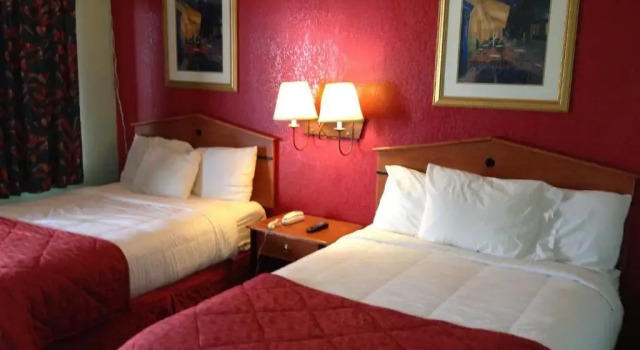 Четырёхместный номер Standard Motor Inn