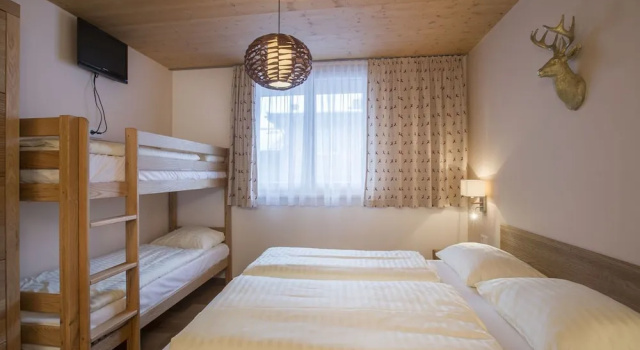 Апартаменты Deluxe с 4 комнатами с балконом Modern Apartment With Balcony and Access to Sauna