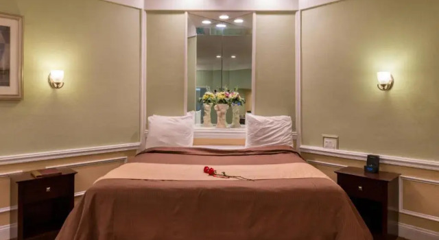 Двухместный люкс Deluxe Inn of The Dove Romantic Luxury & Business Suites