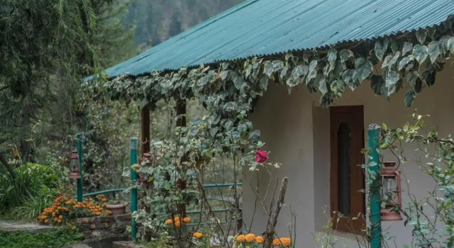 Коттедж с балконом Parvati Kuteer Hotel