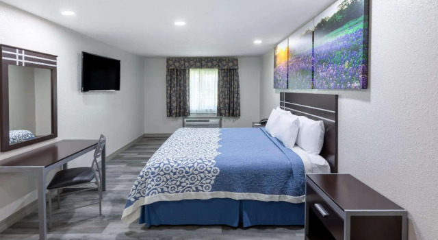Двухместный люкс Days Inn by Wyndham Baytown TX